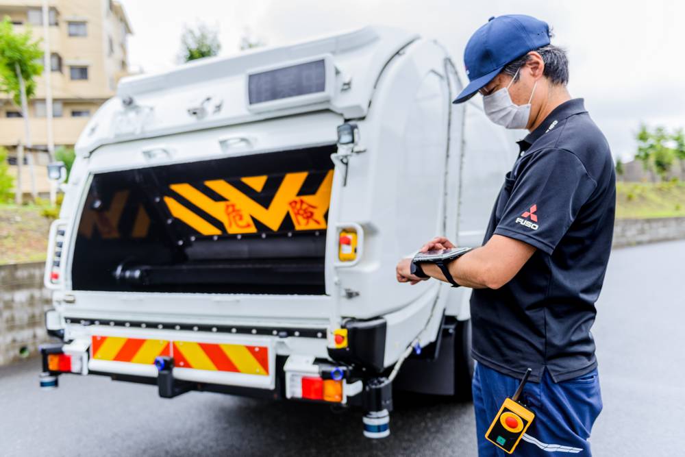 Daimler FUSO demonstrates eCanter SensorCollect refuse truck