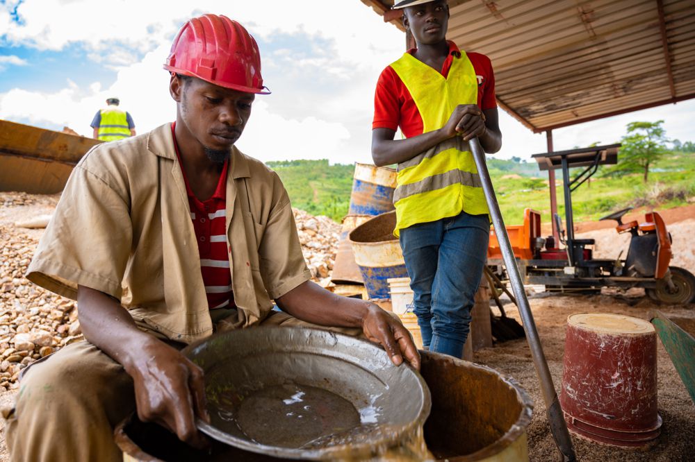 A miner at the Piran Resources Ltd. mine, near Kigali, Rwanda. A team from Intel's Responsible Minerals Program, as well as representatives of other tech firms, visited mineral-rich Rwanda in November 2019 as part of an industry effort to ensure a legal and ethical supply chain. Tin, tantalum, tungsten and gold mined in the Central African country are key components of silicon chips that run today's smartphones, laptops, servers and other high-tech gear. (Credit: Walden Kirsch/Intel Corporation)