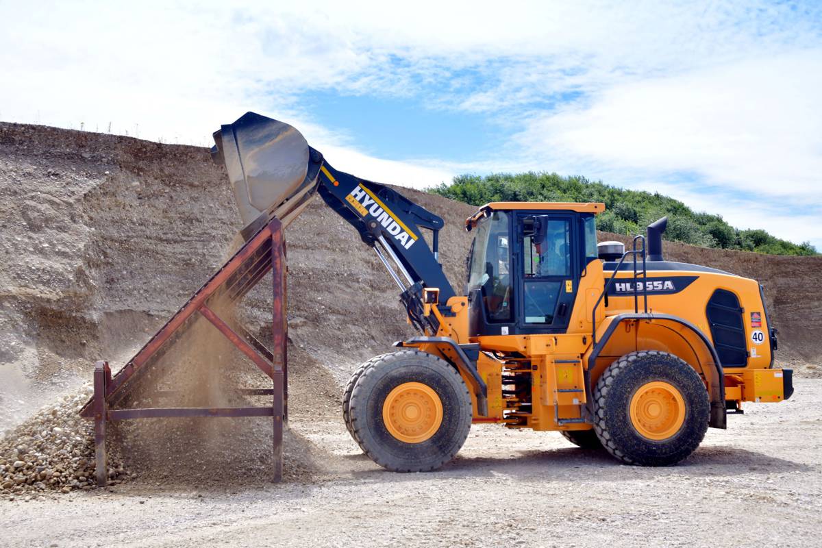 Herbst Tiefbau switches to Hyundai with a new HL955A wheel loader