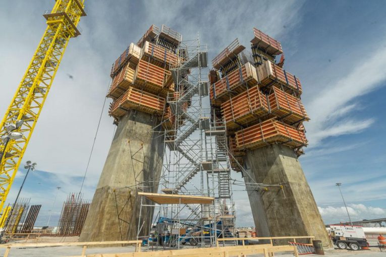 Doka formwork and modern bridge-building techniques used on US 181 Harbor Bridge