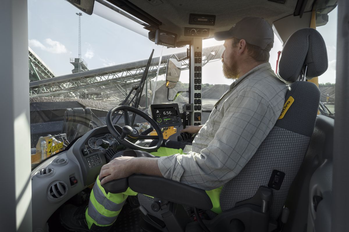 VolvoCE updates Load Assist and Wheel Loader machine Control