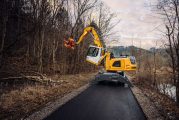 Liebherr presents new equipment combination for tree care and timber industry