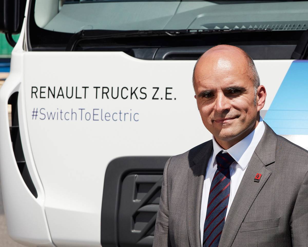 Carlos Rodrigues, Managing Director, Renault Trucks UK & Ireland, with the 100% electric D Wide Z.E.