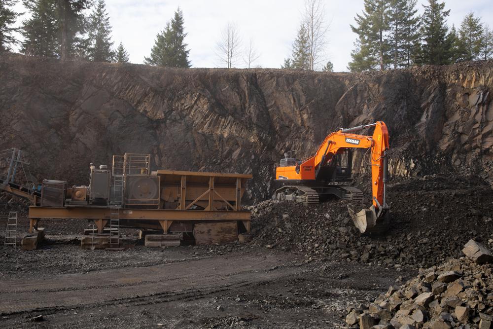 Doosan extends log loader product offering with two new road builders