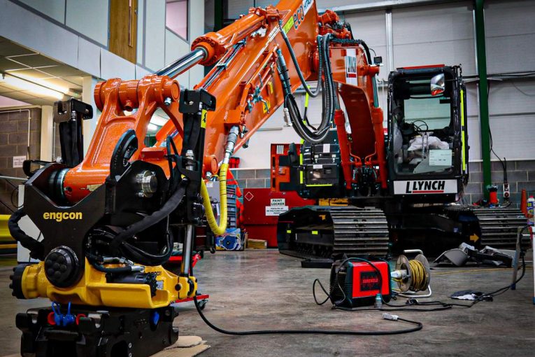 Hitachi Construction Machinery UK partners with Engcon to supply and fit tiltrotators 
