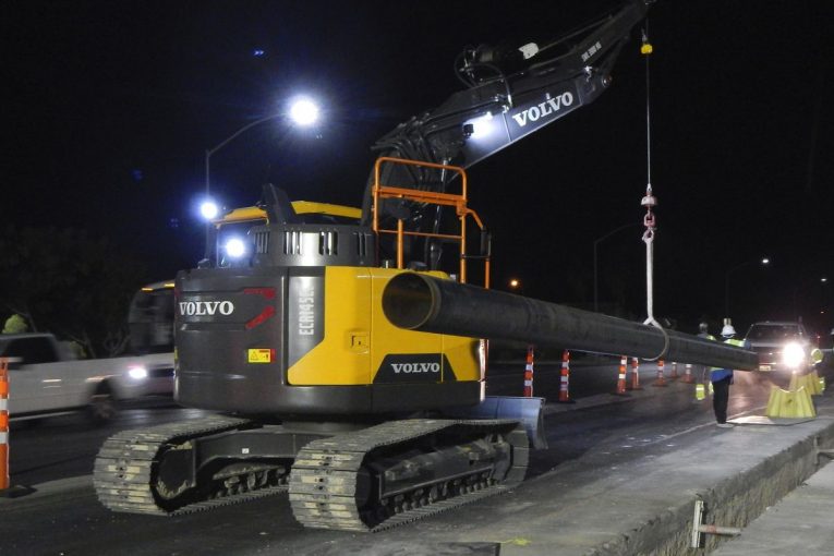 Rotating Pipelayer Conversion Kits now available for VolvoCE 14 ton Excavators