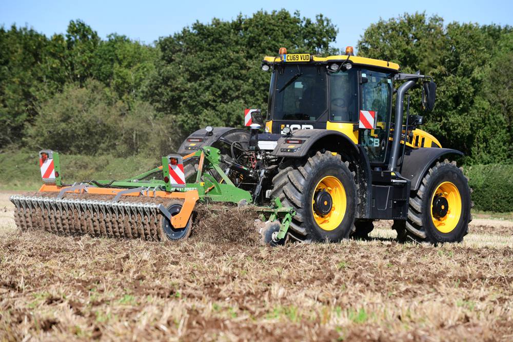 The JCB Fastrac in action with the new Twin Steer system