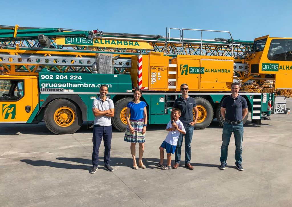 Raúl Molina, Ana Molina, Gorka Molina (son), Abraham Molina (all Grúas Alhambra) and Roberto Insausti (Liebherr) at the handover in Granada.