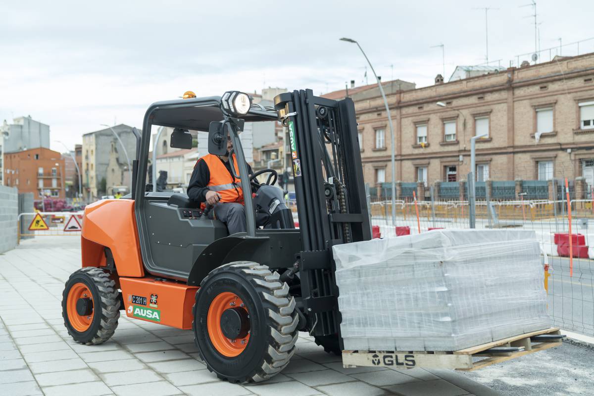 AUSA launches the C201H urban forklift