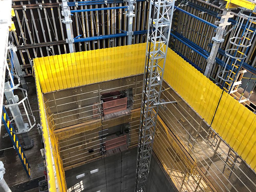 showing the safe access from the construction hoist to the Doka automatic climbing formwork. Image by Doka