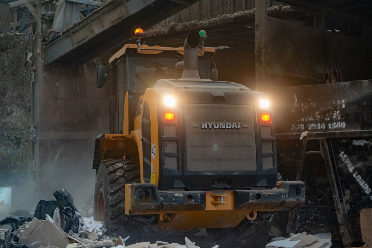 Reston Waste Management expands with Hyundai Equipment