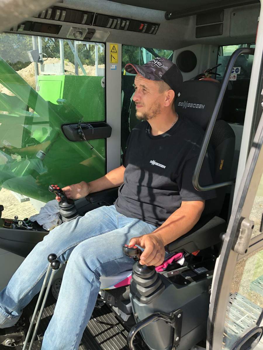 Excited about the comfortable Maxcab cab and the ergonomic controls: Crane operator Charles Pers