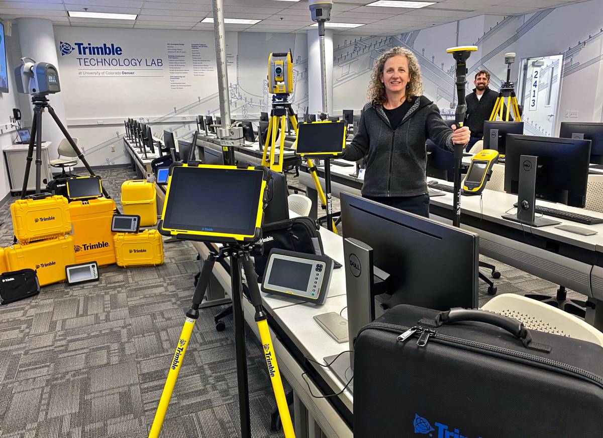 Trimble helps universities donations of Technology Labs