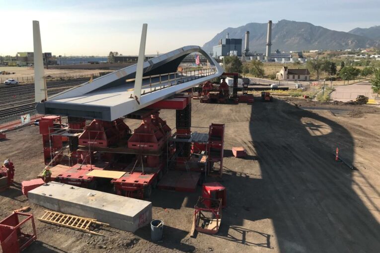 Mammoet completes railroad pedestrian bridge installation in Colorado