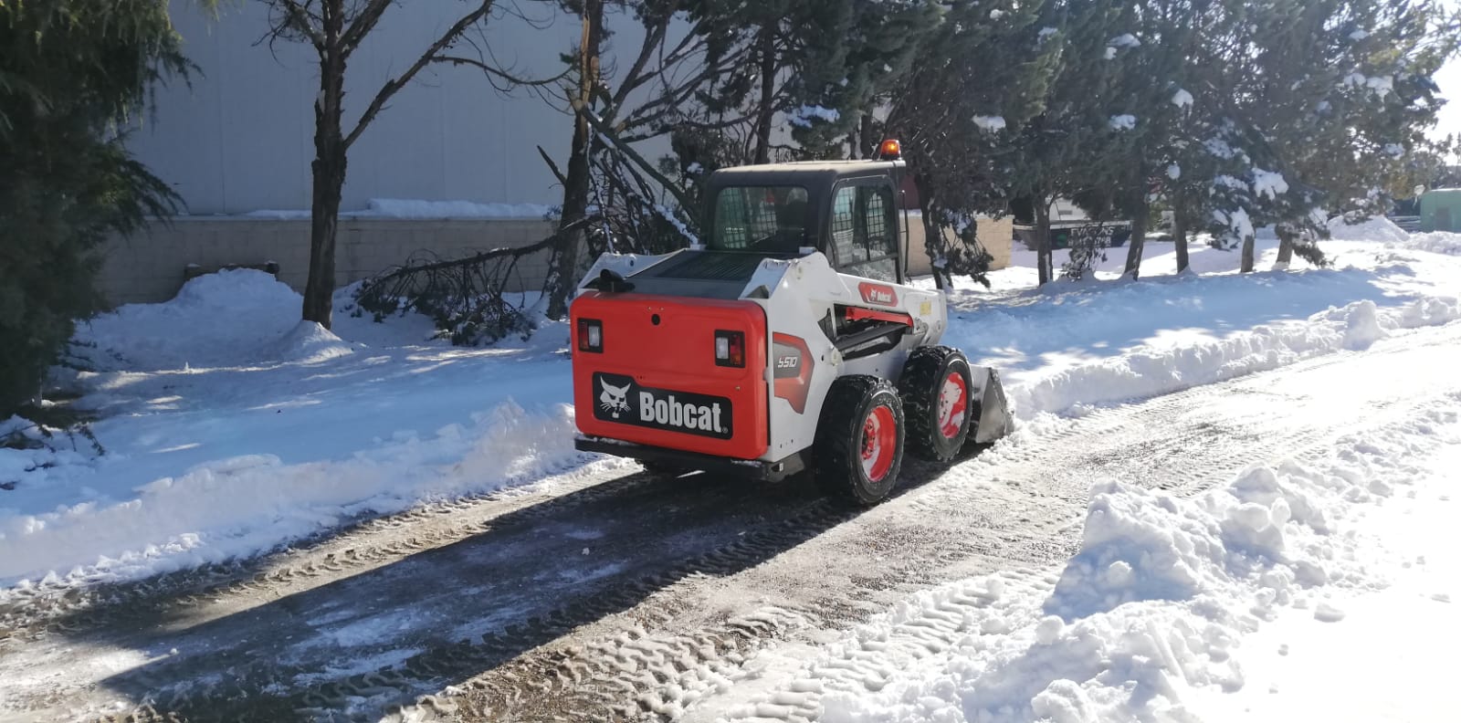 Bobcat get stuck into digging Madrid out of the snow