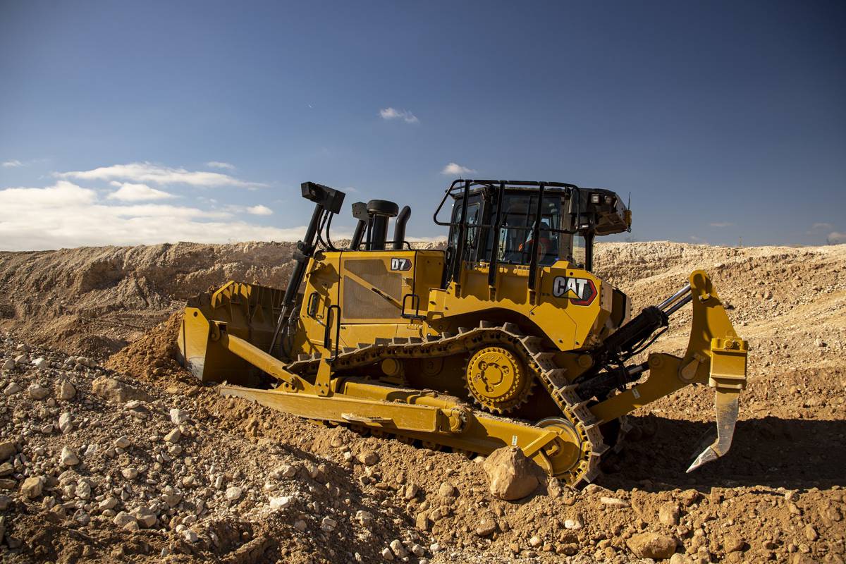 New Cat D7 Dozer delivers performance and productivity-boosting technology