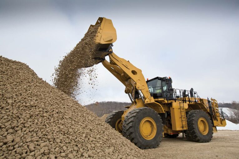 Cat new 992 Wheel-loader 48 percent more efficient and 32 percent more productive