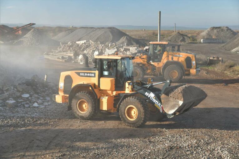 USUM Recycling celebrates successful Hyundai Wheel-Loader deployment
