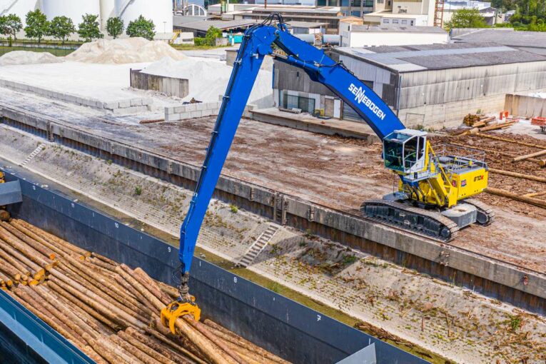 SENNEBOGEN Material Handler 870 Hybrid crawls in to action for BUS Bendorf