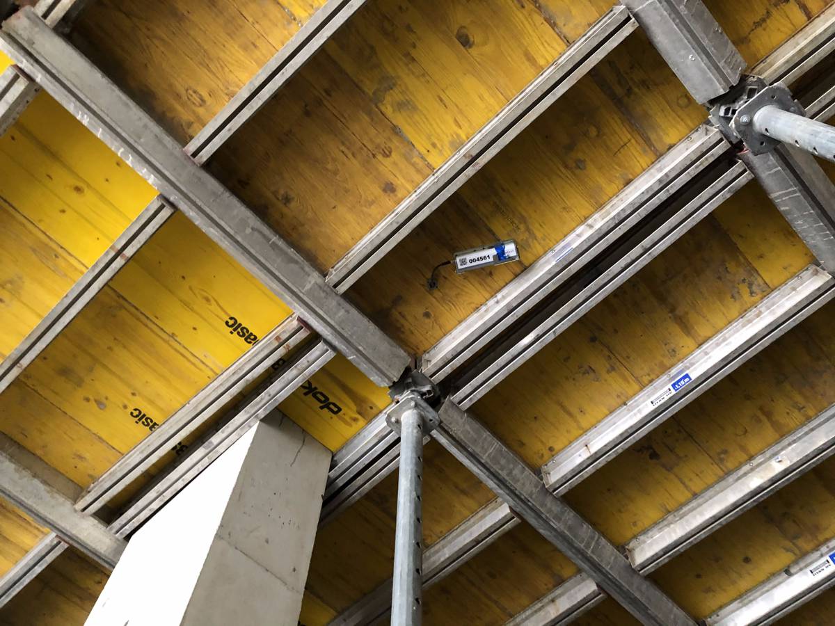 A total of 50 CONTAKT sensors was deployed in the wall and ceiling slab elements of this office building construction for Tyrolean construction company Fröschl.