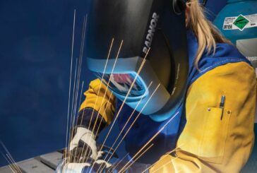 New RADNOR Welding Helmet features 3M Speedglas Technology