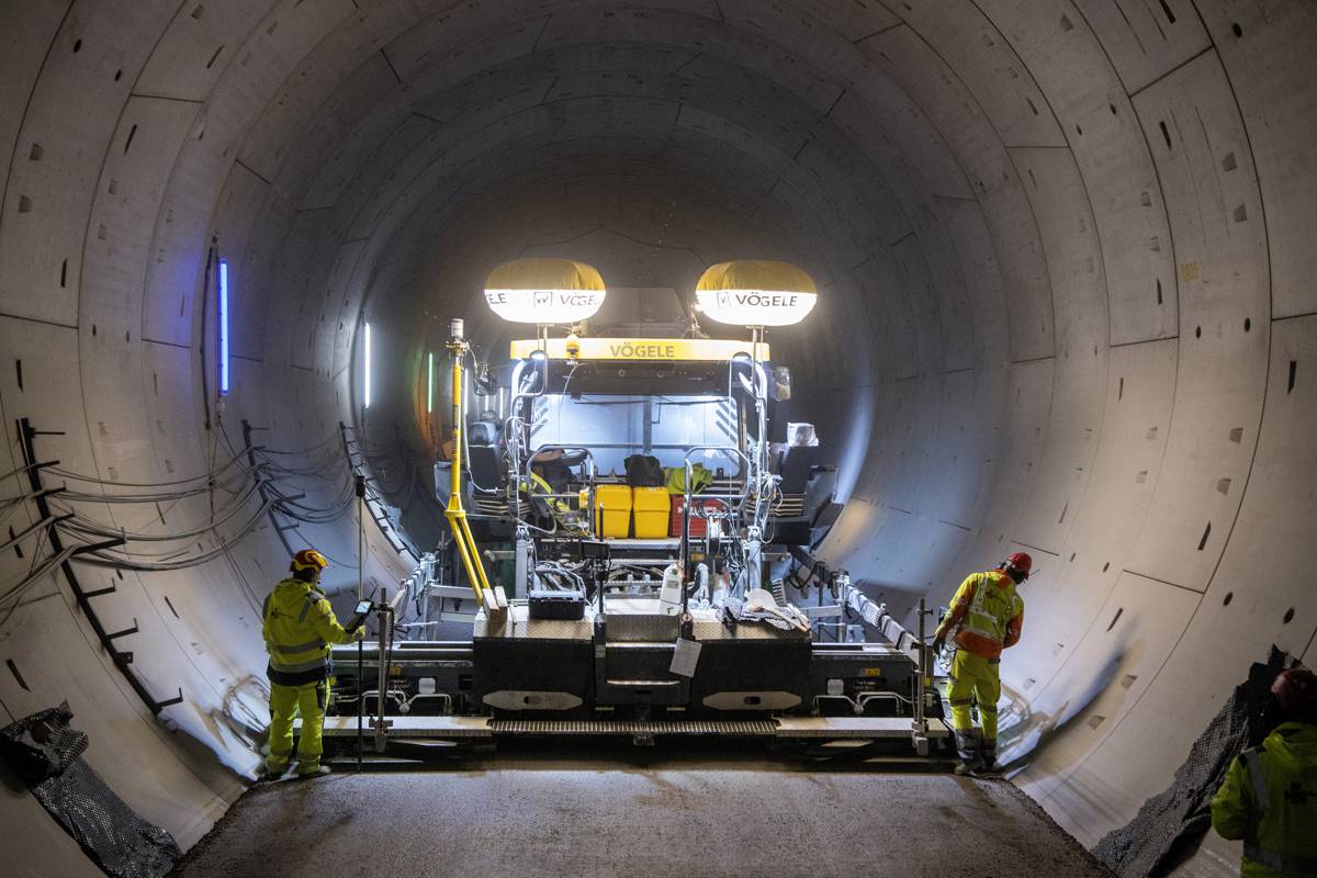 VÖGELE SUPER Paver powers through the longest rail tunnels in Germany