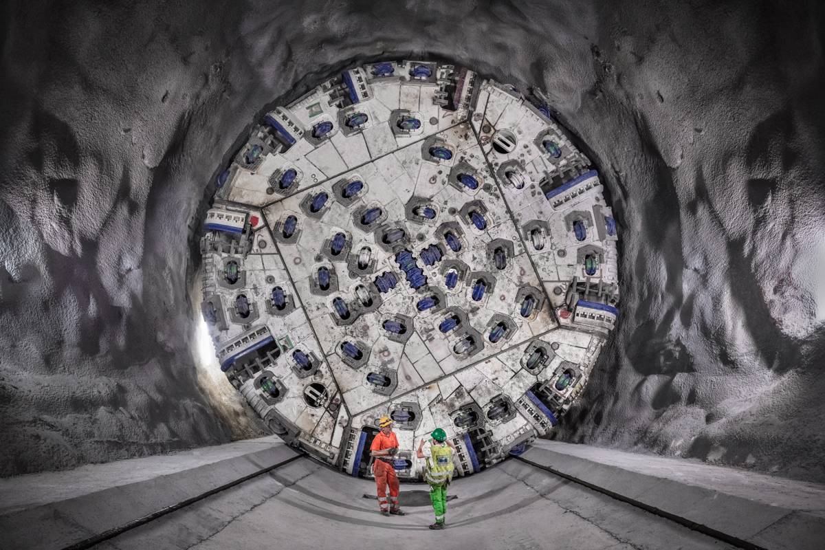 In spring 2019, the drives in the southern main tubes of the Brenner Base Tunnel began. In March 2021, a Herrenknecht Double Shield TBM excavated a record 860 meters of tunnel at the Mauls 2-3 jobsite.