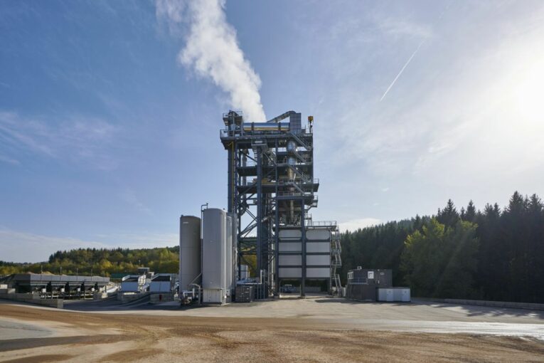 BENNINGHOVEN celebrates first asphalt plant made at Wittlich factory