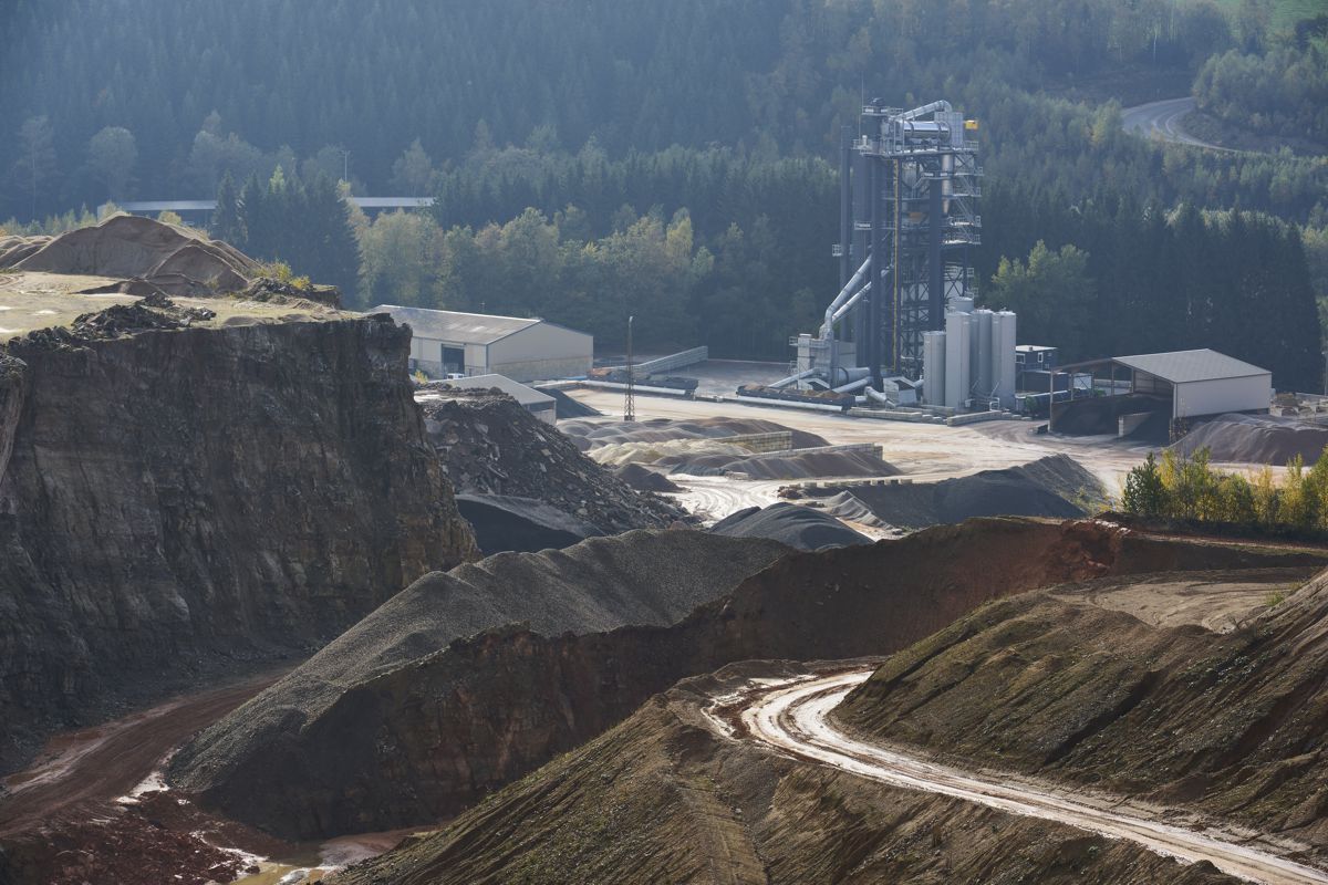 Plant operator Boreta S. A., a subsidiary of Bodarwé, will use the TBA 4000 at Baugnez near Malmedy to make asphaltic mixtures from a wide range of recipes, directly from the quarry.