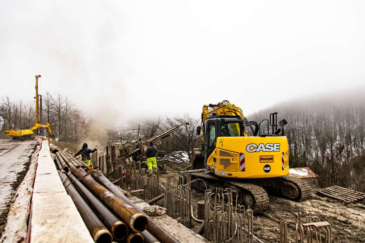 CASE excavators rectify landslide damage at Bocca Trabaria in Italy