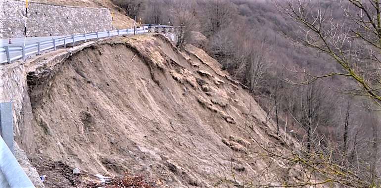 CASE excavators rectify landslide damage at Bocca Trabaria in Italy