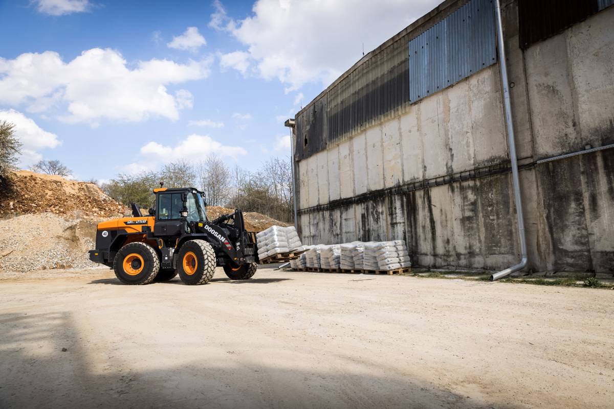 Doosan rolls out new DL220-7 and DL250-7 Wheel Loaders