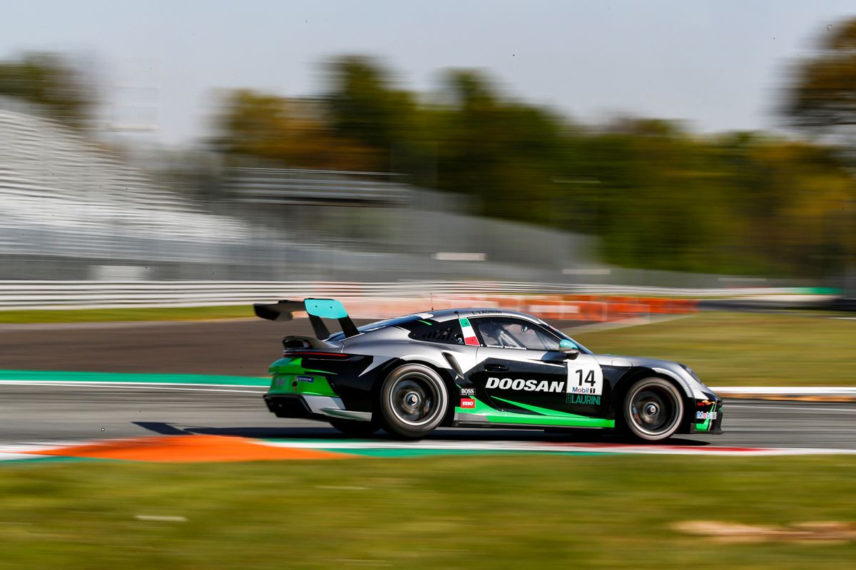Doosan sponsors Emilian Dinamic Motorsport team in Porsche Mobil 1 Supercup