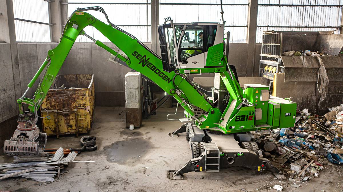 SENNEBOGEN electric material handler gets sorted with ceiling power and diesel powerpack