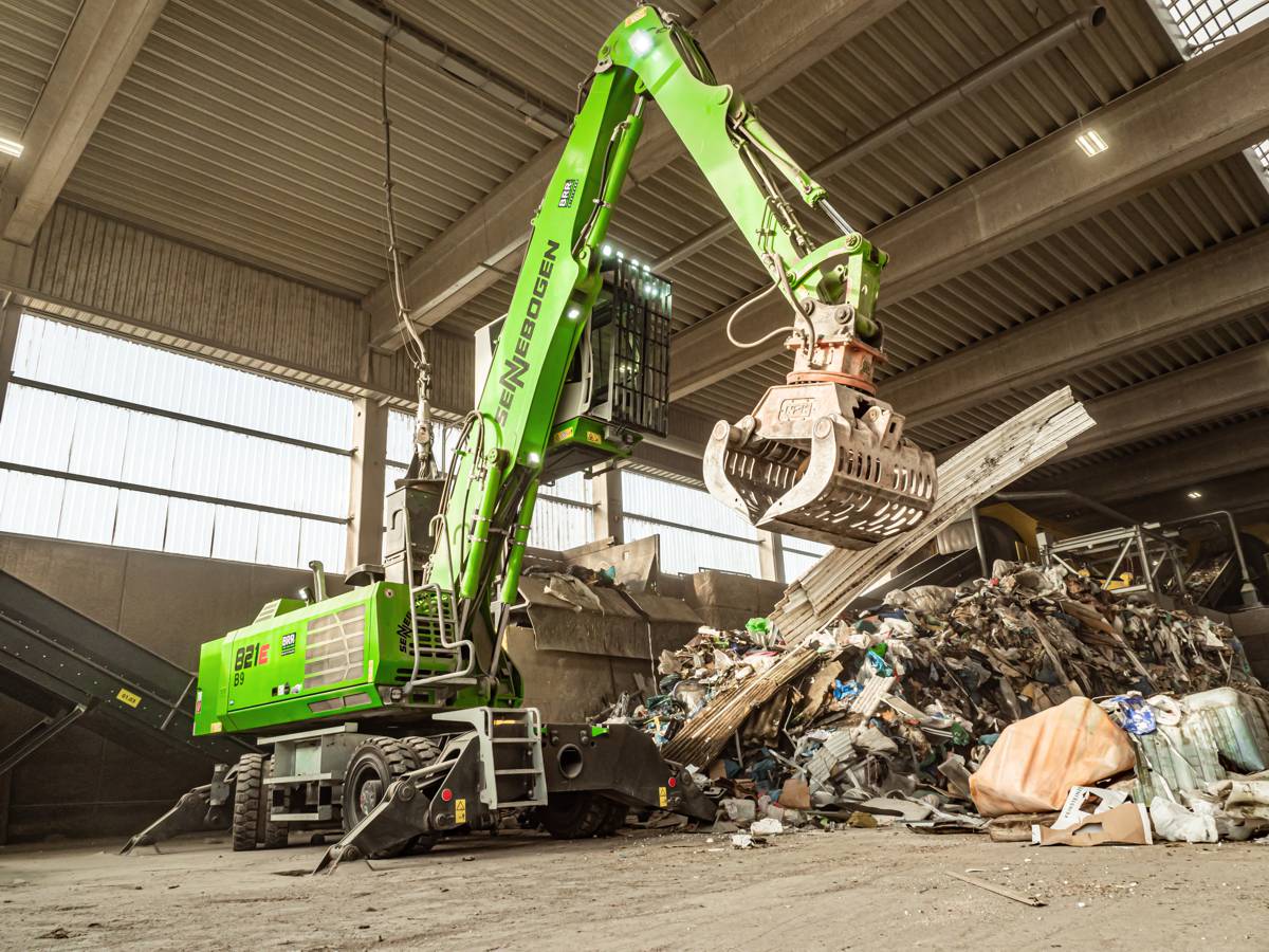 SENNEBOGEN electric material handler gets sorted with ceiling power and diesel powerpack