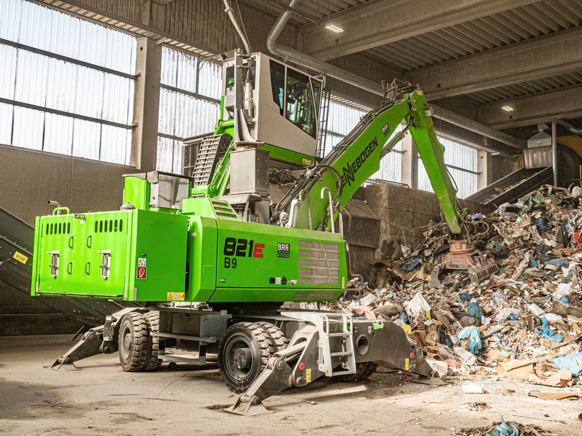 SENNEBOGEN electric material handler gets sorted with ceiling power and diesel powerpack