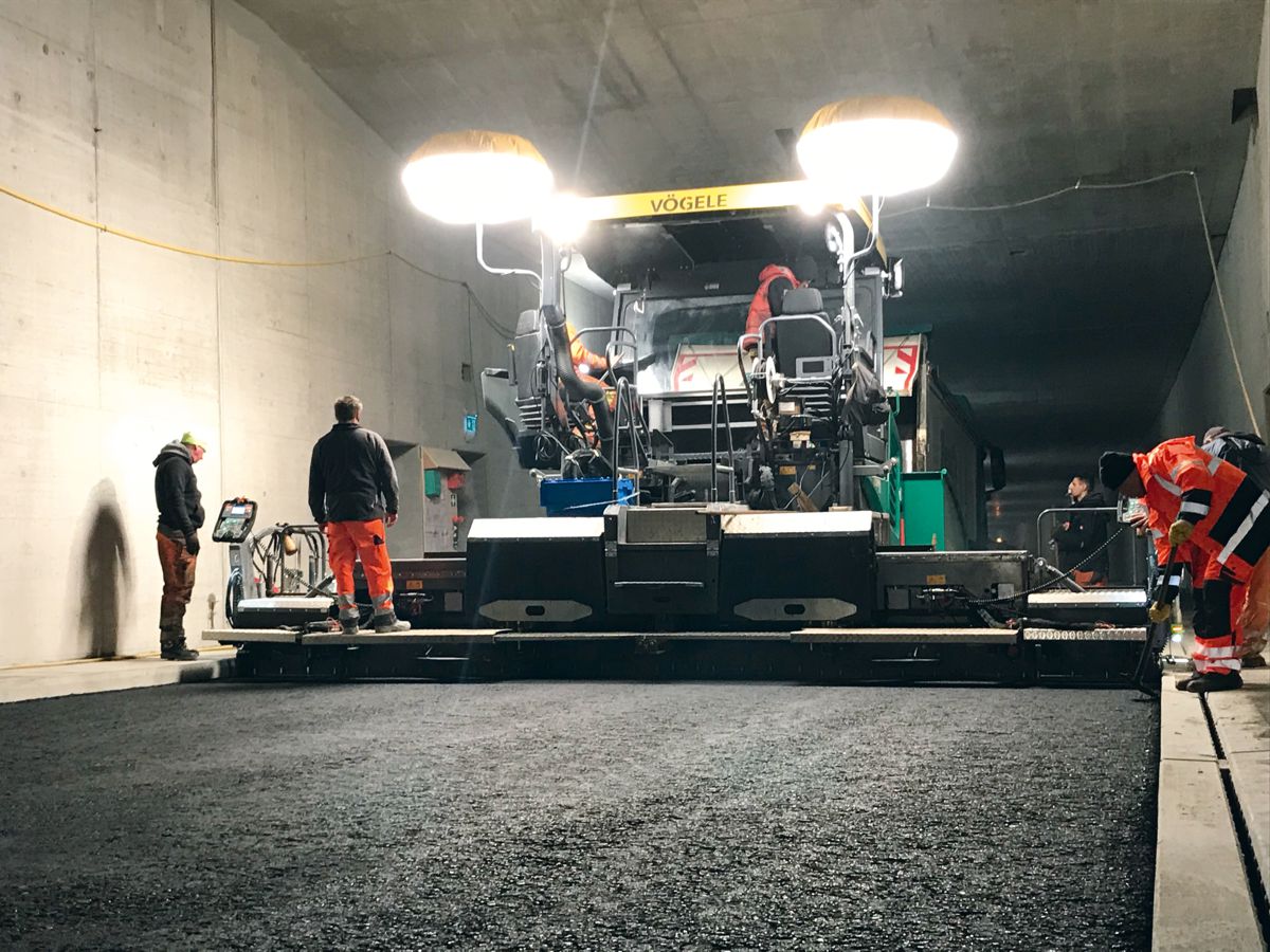 VÖGELE and HAMM deliver tunnel paving project with lower temperatures and emissions
