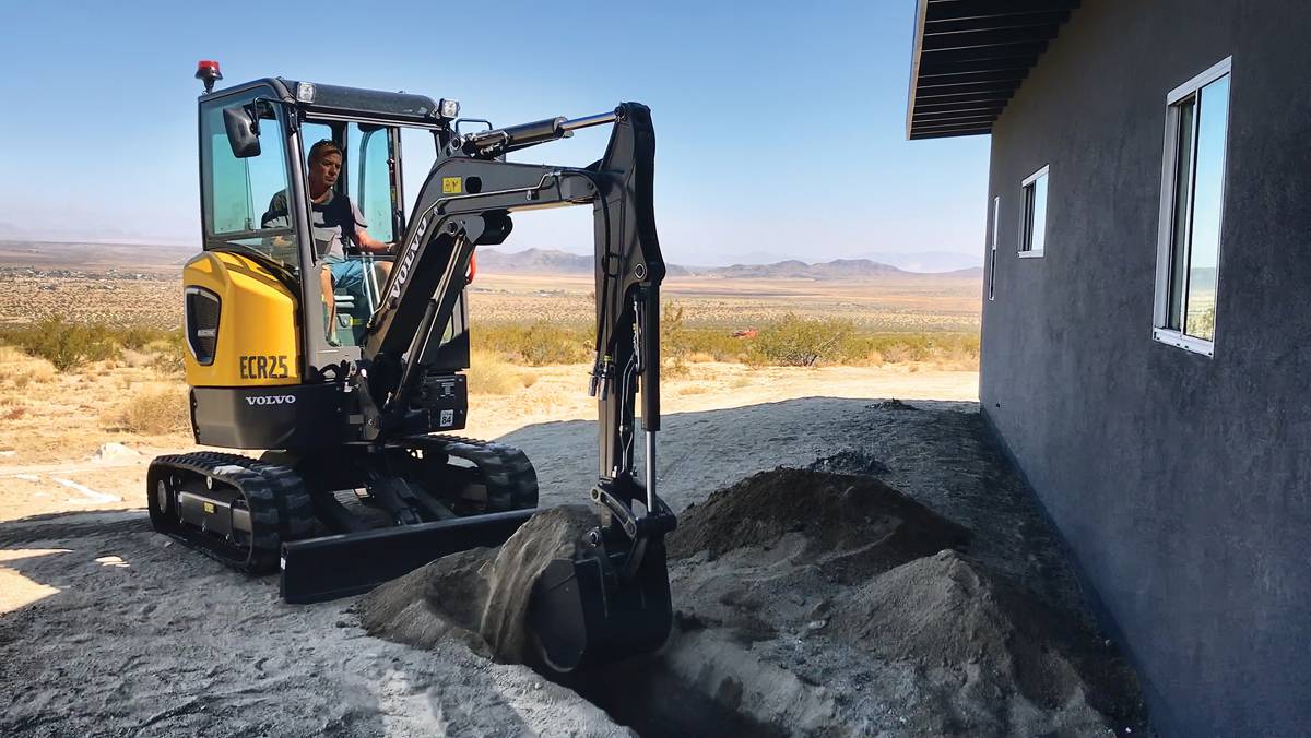 VolvoCE electric construction equipment put to the test in the Californian desert