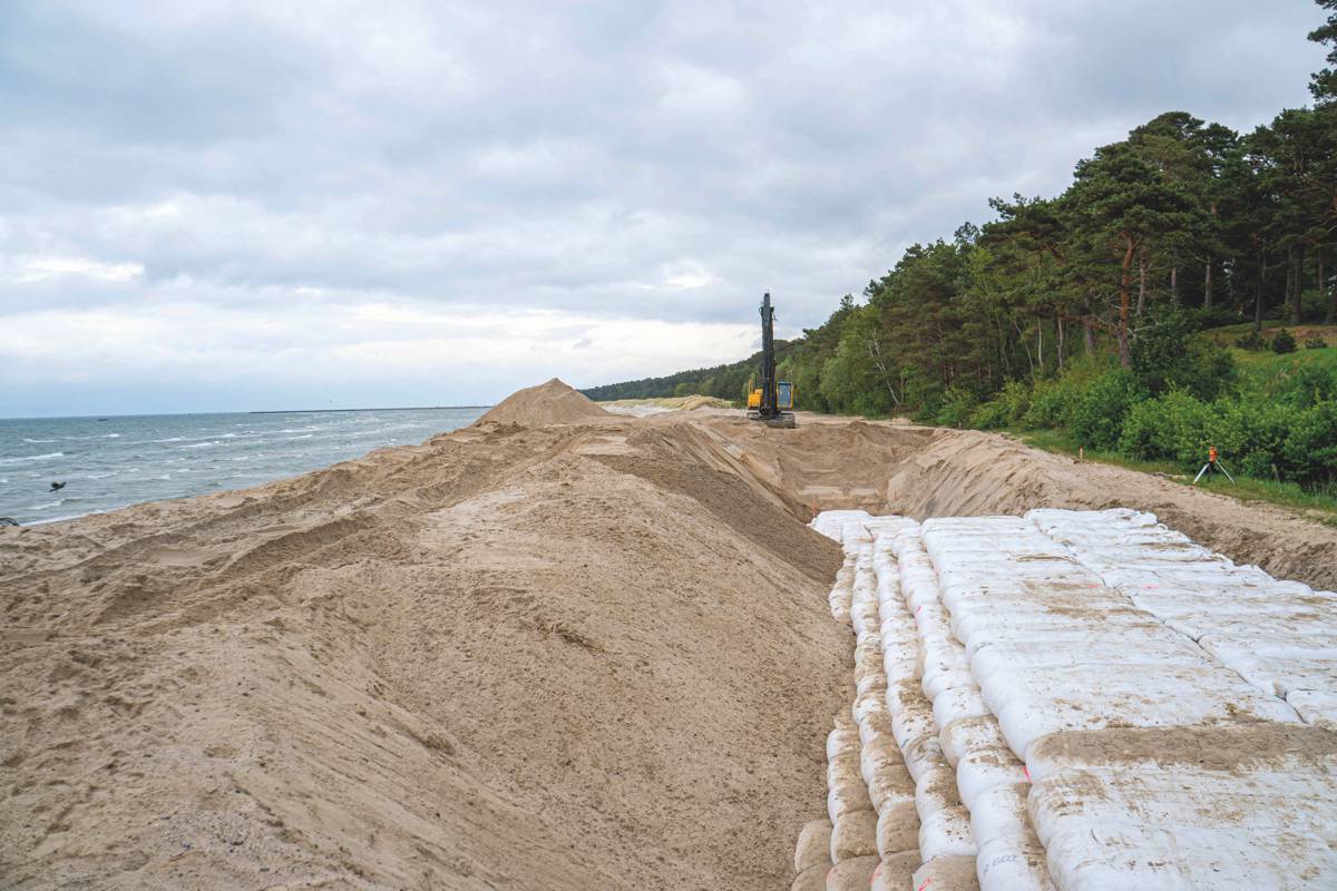 Coastal protection with Geotextile Wall of Secutex® Soft Rock