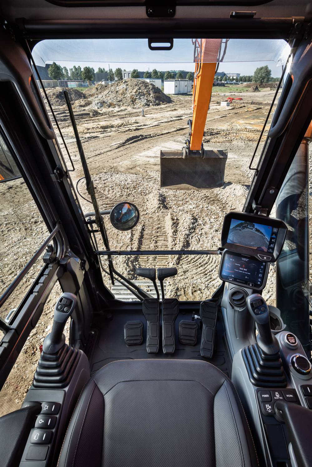 Doosan unearths new medium-sized DX225LC-7 Crawler Excavator