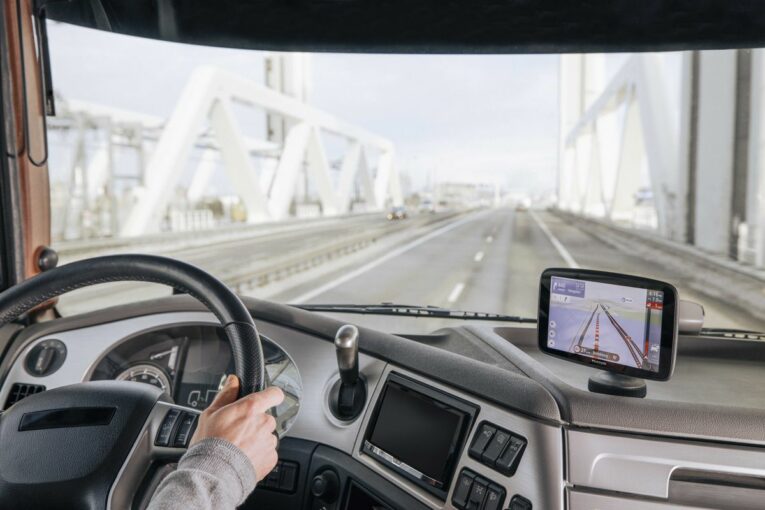 TomTom launches the ultimate 7-Inch HD satnav for professional drivers 
