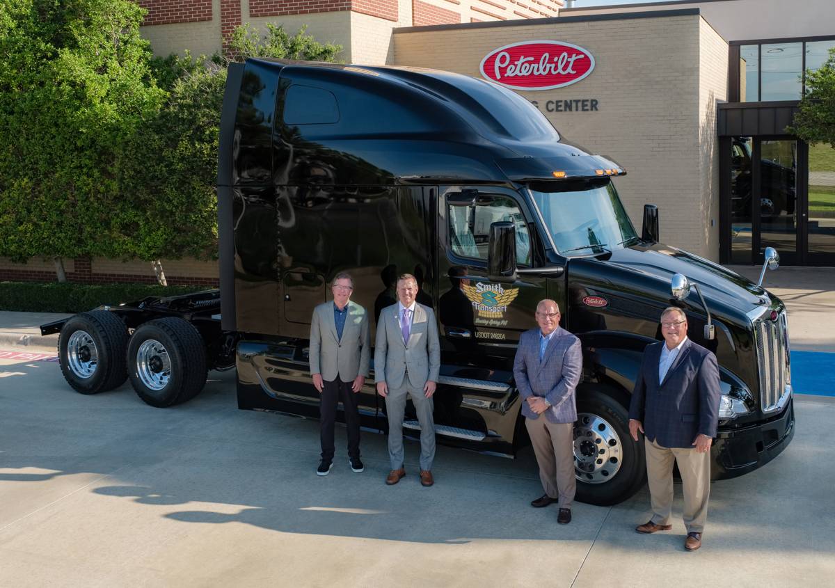 Peterbilt delivers first New Model 579 to Smith Transport in Pennsylvania