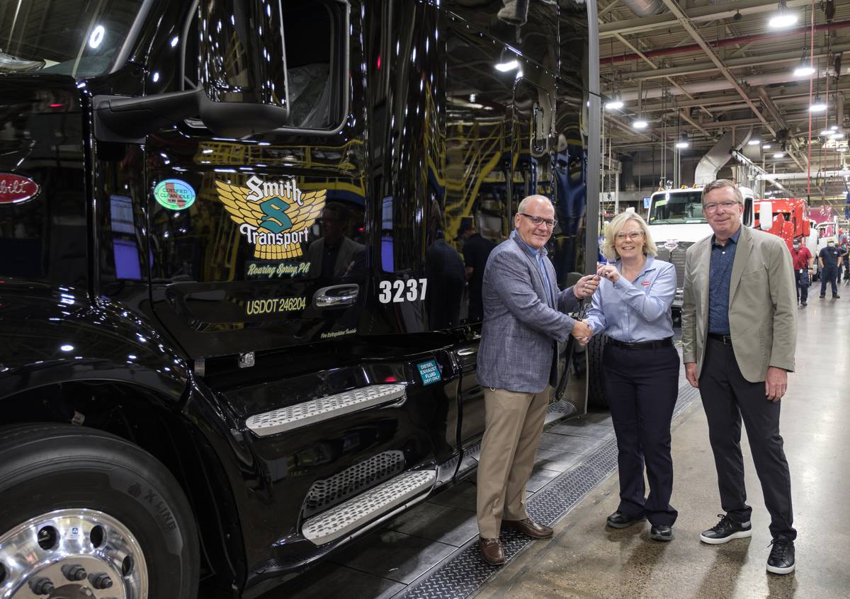 Peterbilt delivers first New Model 579 to Smith Transport in Pennsylvania