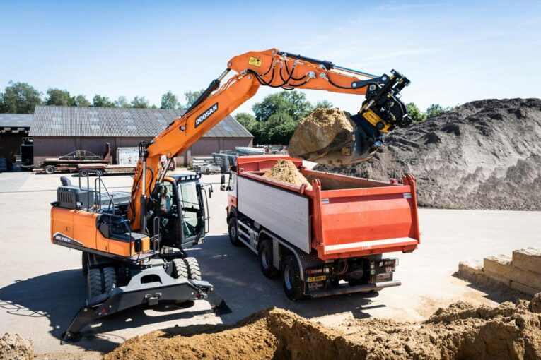 Meet the new Doosan DX140W-7 and DX160W-7 Stage V Wheeled Excavators