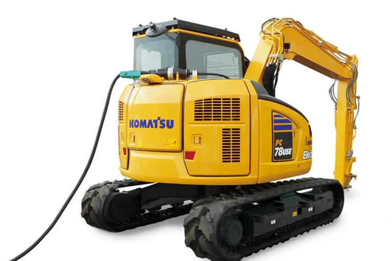 New Komatsu electric Excavator uses a tethered power cable for non-stop efficiency