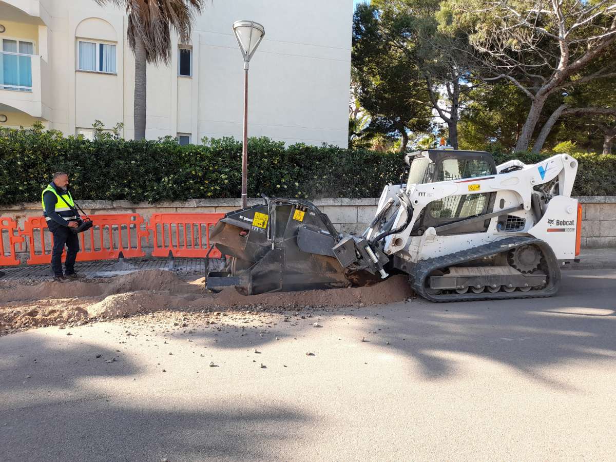 Remote control Bobcat working on the cutting edge in Spain
