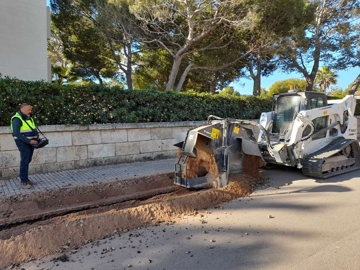 Remote control Bobcat working on the cutting edge in Spain