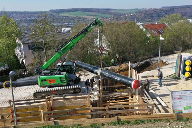 Compact SENNEBOGEN 613E telescopic crawler crane perfect for Pipeline construction