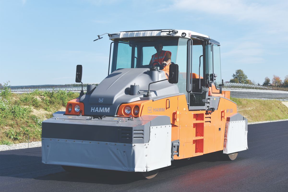 HAMM HP pneumatic-tire rollers feature large water tanks for non-stop performance