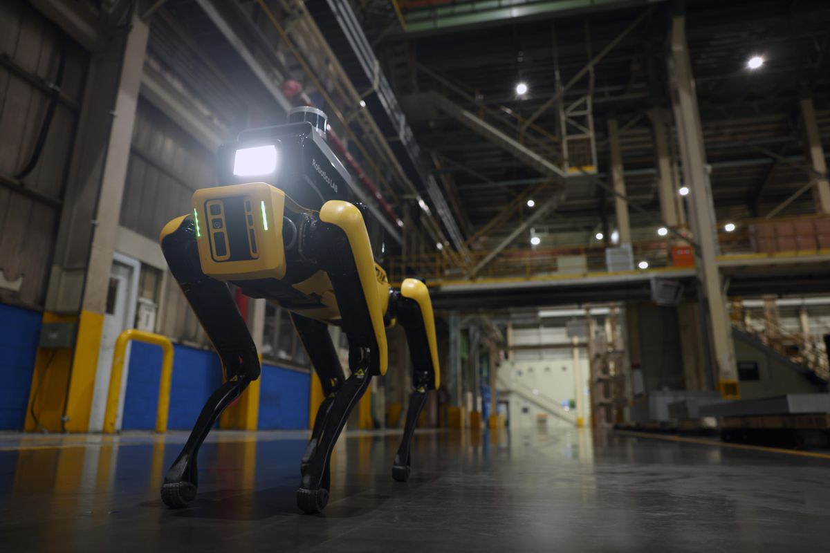 Hyundai puts Factory Safety Service Robot to work to support Site Safety